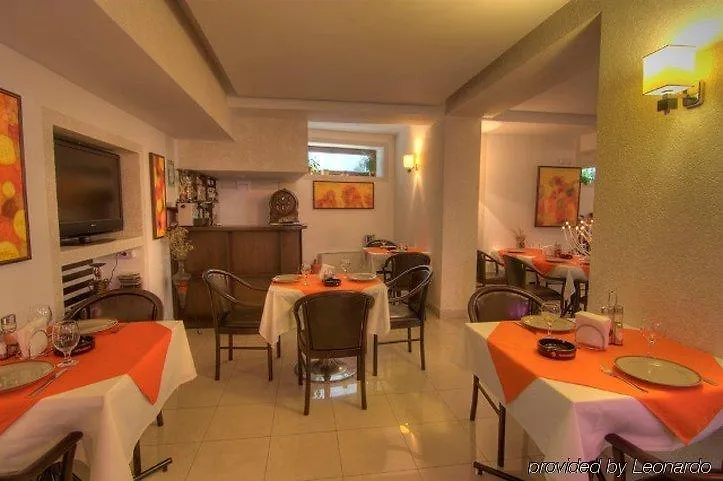 ***  בוקרשט Hotel Razvan רומניה