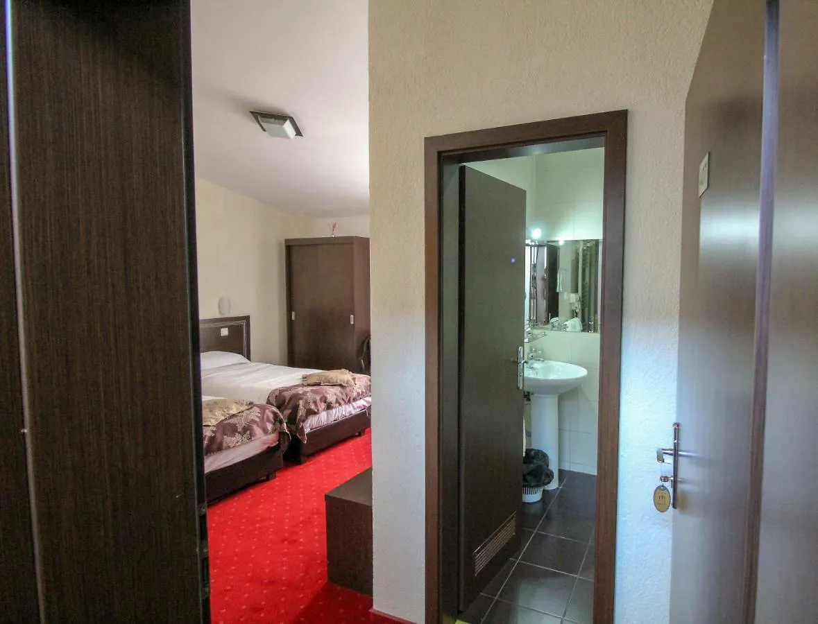 בוקרשט Hotel Razvan